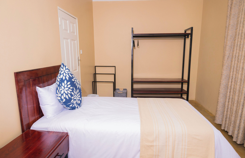 Room 5, Pabvute 8859 Apartments, Hwange