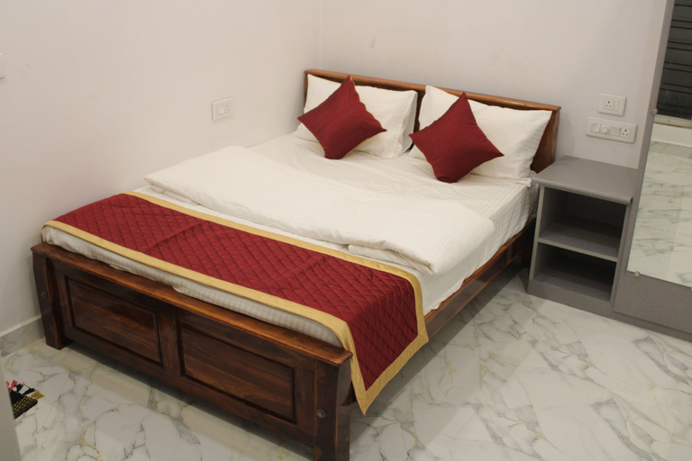 Room 4, Thiru Annamalaiyar Residency, Tiruvannamalai