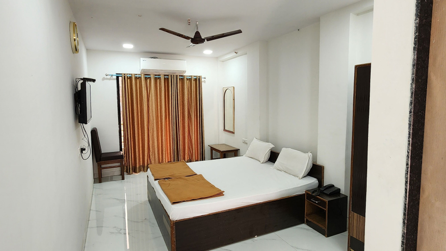 Bedroom 2, Hotel Umesh, Daman