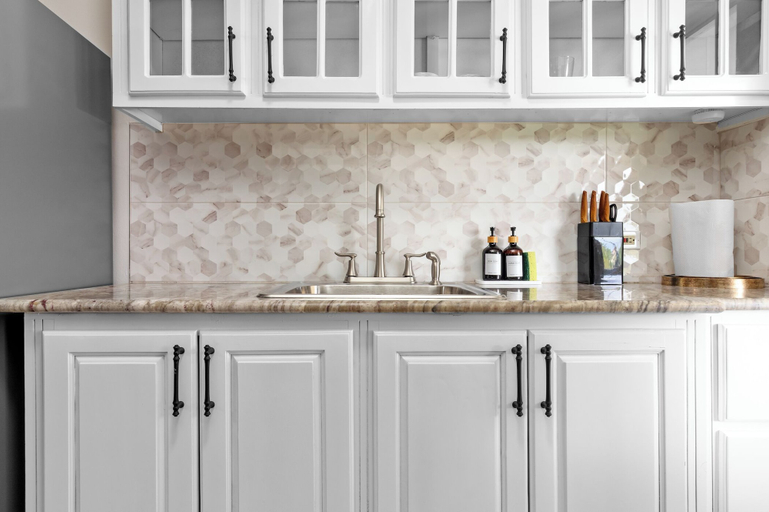 Private kitchen 5, 3rd Floor Condo Tower Isle 24hr Security