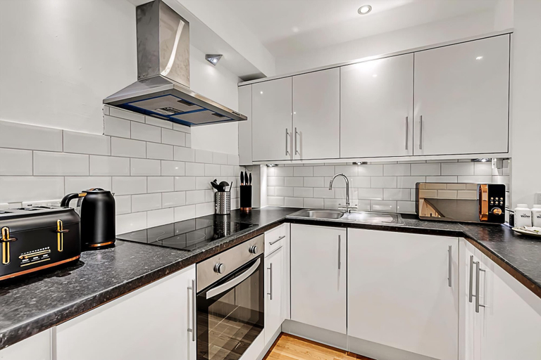 Others 5, Contemporary Oasis in Paddington III, London