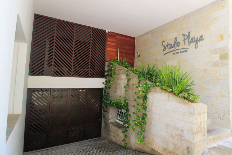 Front of property 3, Stylish Studios with Rooftop Pool, Cozumel