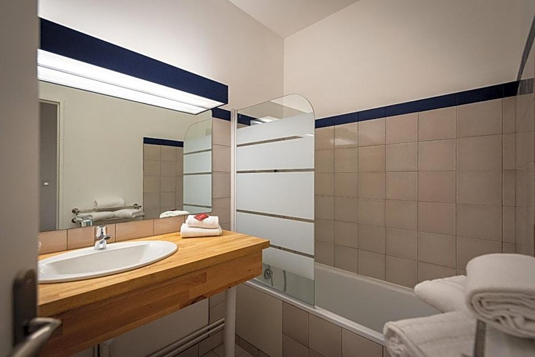 Bathroom 4, Domaine Saint-Hilaire, Vienne