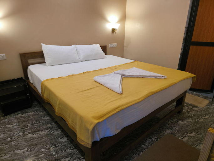 Room 2, JOE BANANA STAYS, North Goa