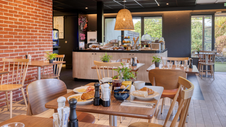 Food & Drinks 4, Campanile Gradignan, Gironde