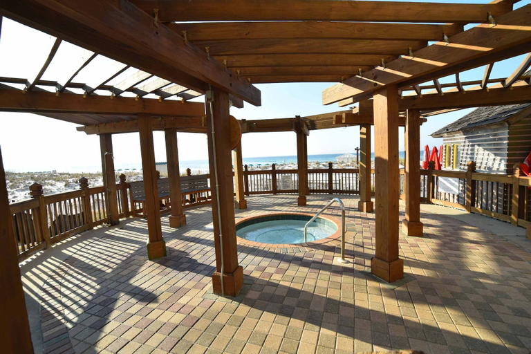 Outdoor spa tub, Pelican Beach 1901 2 Bedroom Condo, Okaloosa