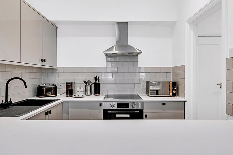 Others 5, Contemporary Oasis in Paddington II, London