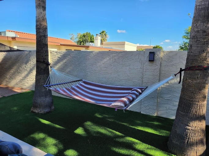 Courtyard 5, Spacious Mesa Oasis with Heated Pool, Maricopa
