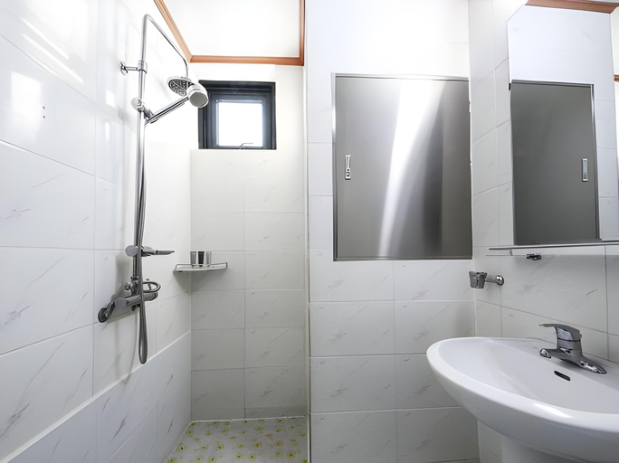 Bathroom 5, Sokcho Ritz Hotel, Goseong