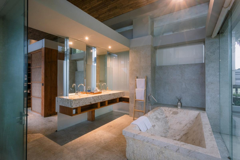 Bathroom 4, Villa Vedas - 8 BR Magical Beach Front View Villa, Tabanan