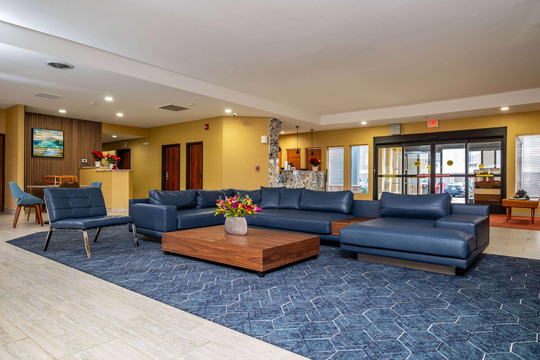 Public Area 3, Endeavor Inn & Suites Trademark Collection, Shawnee