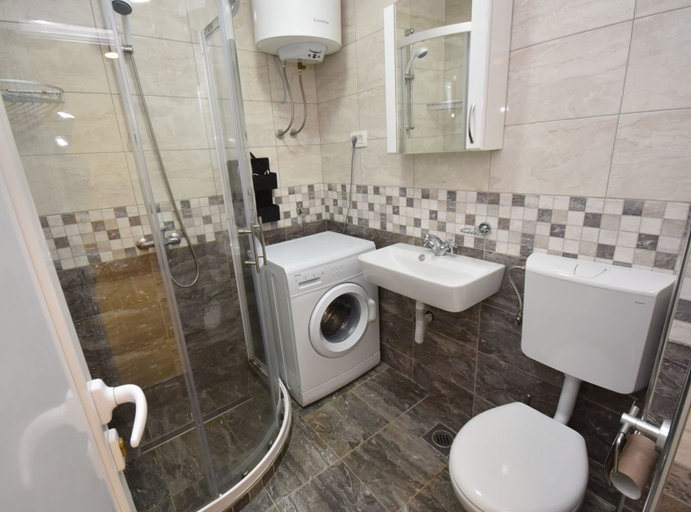Bathroom 5, Comfort Apartments Igalo 60 m From the Sea