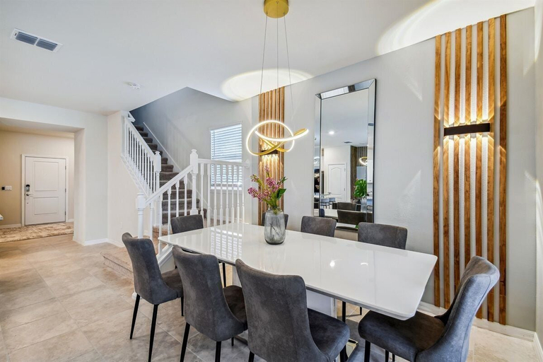 Dining 4, Luxury Villa w/ Pool & Disney Themes Solterra, Polk