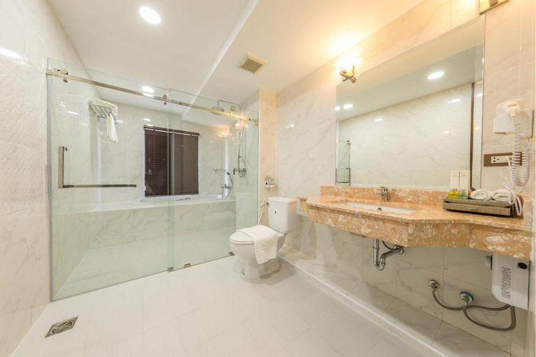 Bathroom 5, Hotel De Ladda, Muang Mukdahan