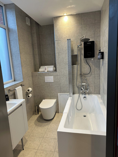 Bathroom 5, Empress Building, Doncaster