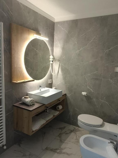 Bathroom 2, Agritur la Fenice, Trento