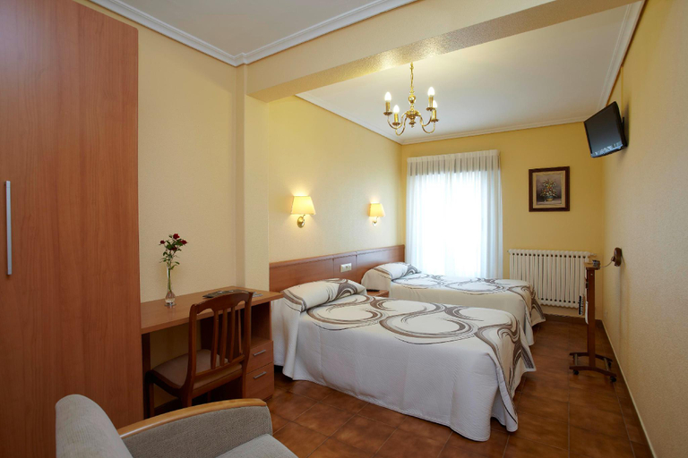 Others 4, Hotel Panton, Pontevedra
