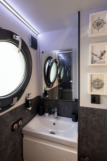 Bathroom 2, The Homeboat Company Ponta Delgada, Ponta Delgada