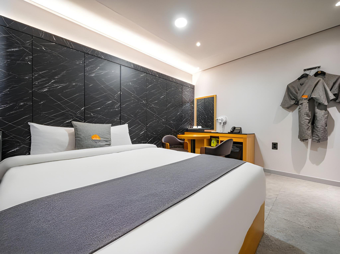 Bedroom 2, Sokcho Ritz Hotel, Goseong