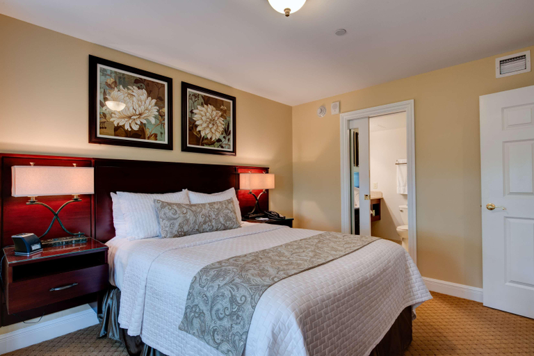 Bedroom 4, Nassau Inn, Mercer