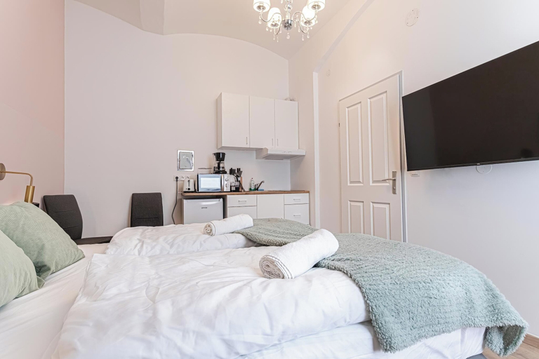 Room 4, Comfy Barrier Free Studio Westbahnhof, Wien