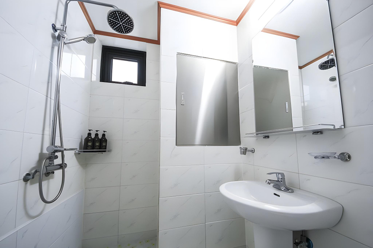 Bathroom 5, Sokcho Ritz Hotel, Goseong