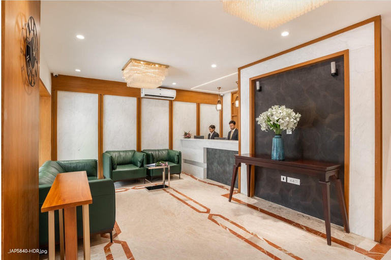Others 5, Royal Paris, Chennai