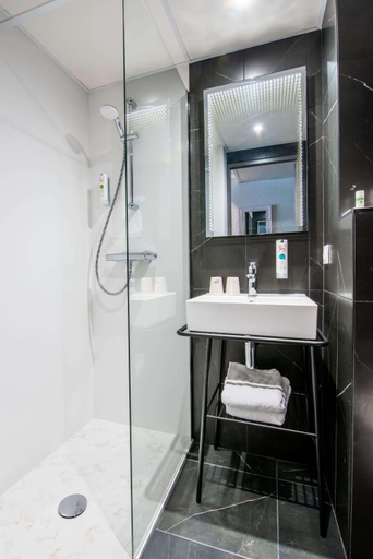 Bathroom 5, Cit’Hotel STIM'OTEL, Lot-et-Garonne