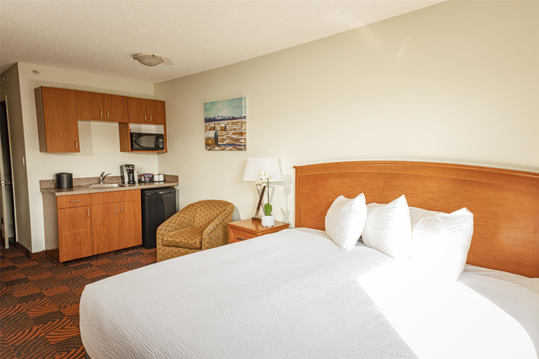 Bedroom 4, Service Plus Inns and Suites, Division No. 6