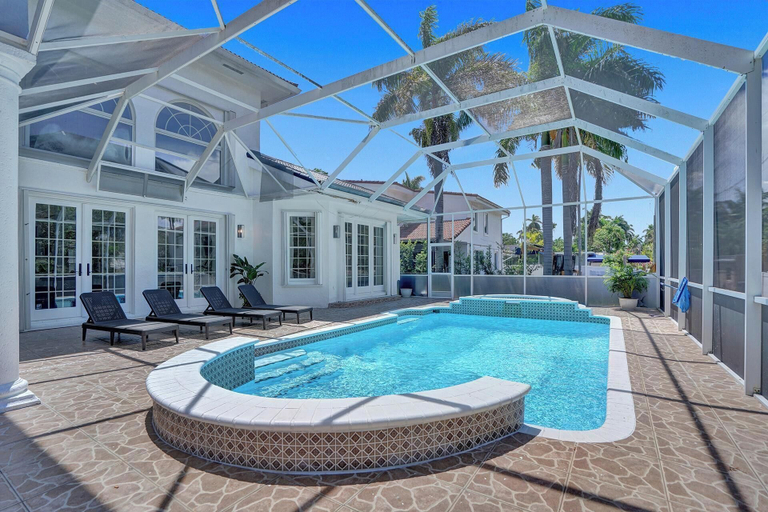 Primary image, 6BR Hollywood Lakes Home with Pool & Spa, Broward