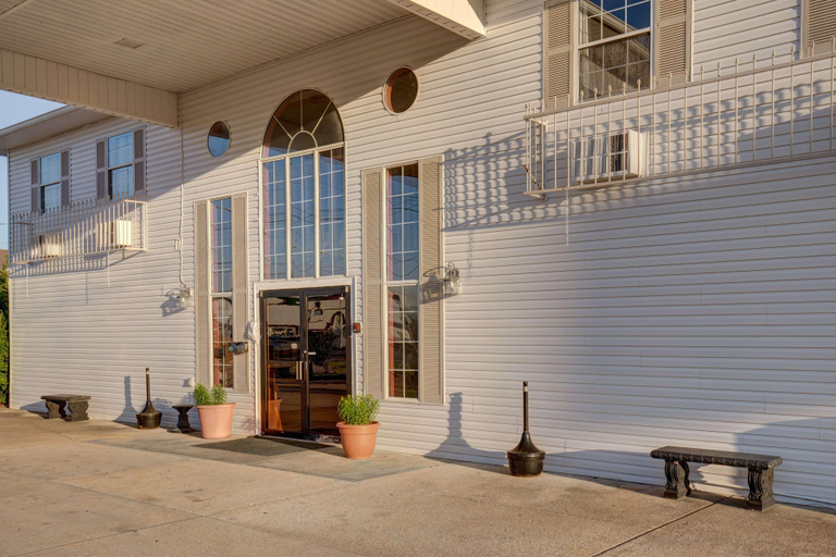 Exterior & Views 2, Howard Johnson by Wyndham Branson Theatre District, Taney