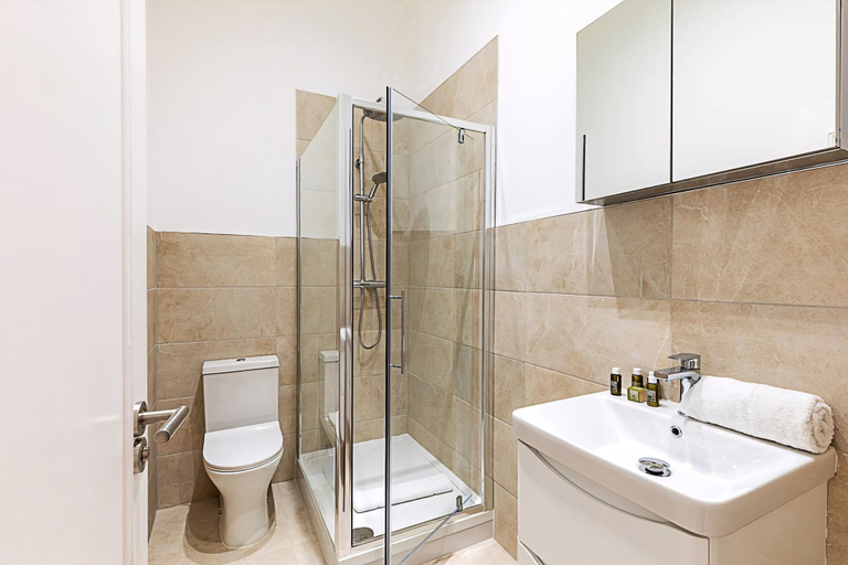 Bathroom 4, Chic Paddington Oasis, London