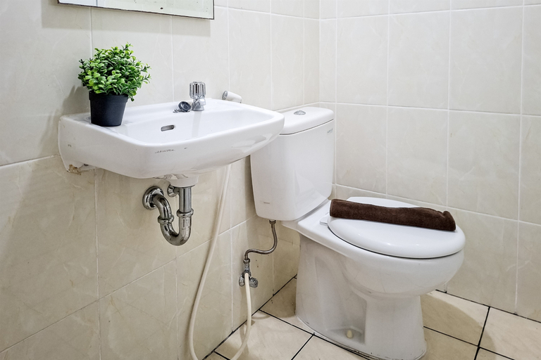 Bathroom 5, Comfortable and Delightful Studio at Apartment M-Town Residence By Travelio, Tangerang