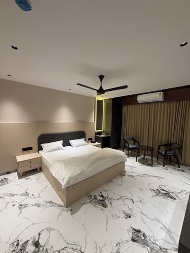 Room 4, Bharat Inn Hotel And Restaurant, Kachchh