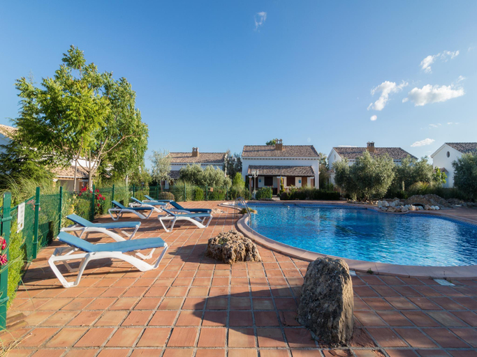 4, Family-Friendly Stay with Pool Access, Jaén