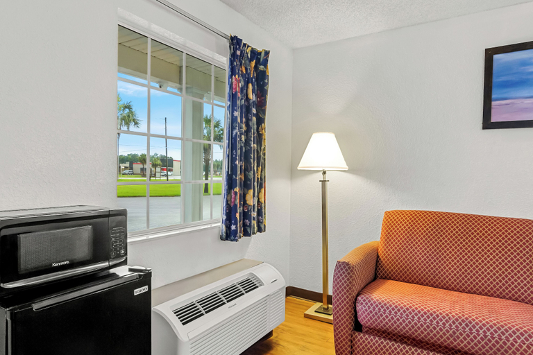 Living area 5, Homestay Inn & Suites, Baker