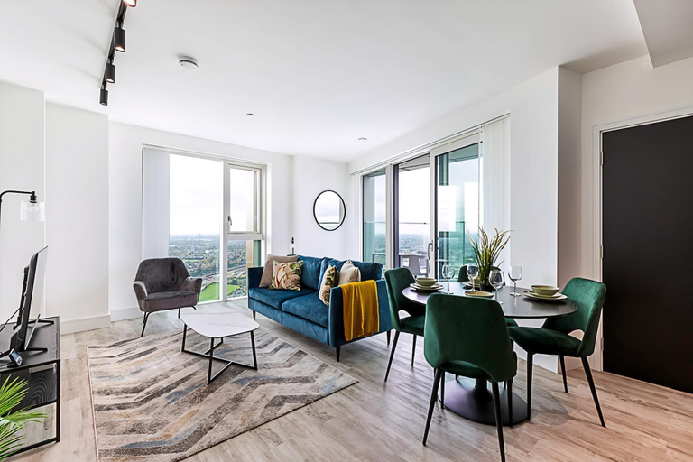 Others 4, Modern Sky-High Flat In North Acton, London