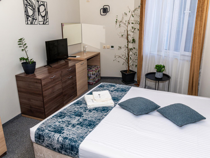 Bedroom 2, City House Family Hotel & Restaurant, Rousse
