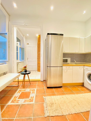 Private kitchen 2, Cozy 2BR Apartment Close to Westbahnhof, Wien