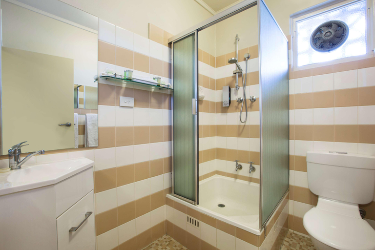 Bathroom 4, Enfield Hotel, Adelaide