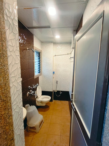 Bathroom 5, Hotel Panchgani Crown, Satara
