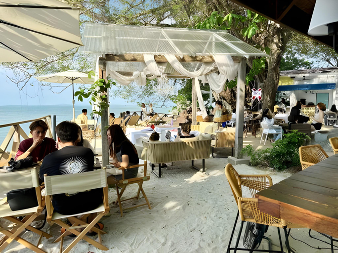 Food & Drinks 4, Ardour Lodge, Penang Island
