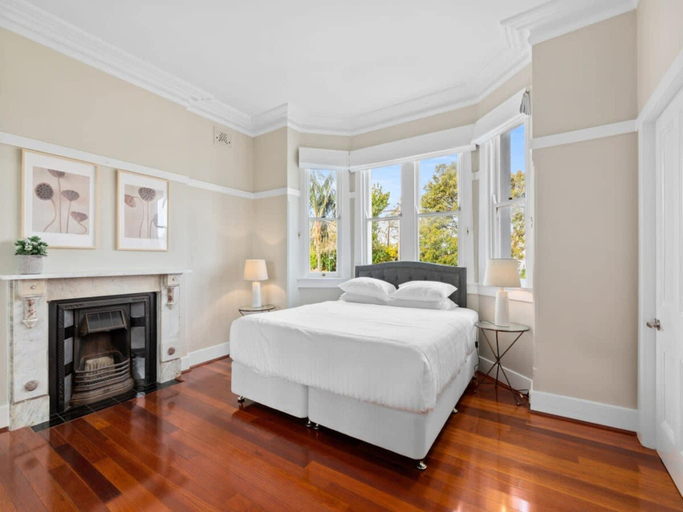 5, Huge Harbour View Apartment In Historic Home, Sydney