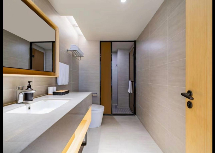Bathroom 4, Ji Hotel Shanghai Hongmei Nan Road Metro Station, Shanghai