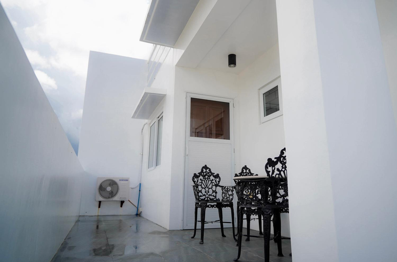 Others 5, Max n' Fe , Iriga City