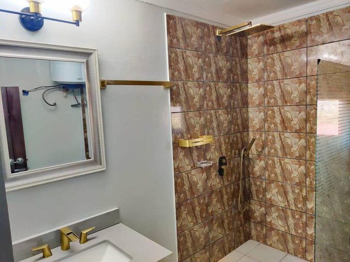 Bathroom 2, MARIBART RESIDENCE - Electricite inclus, Forage, Mfoundi