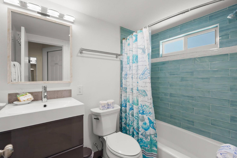 Bathroom, Coastal Breeze Siesta (A) - Dolphin, Sarasota