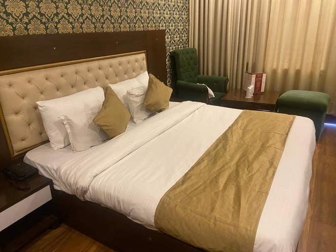 Bedroom 2, Hotel Ambika Residency, Kullu