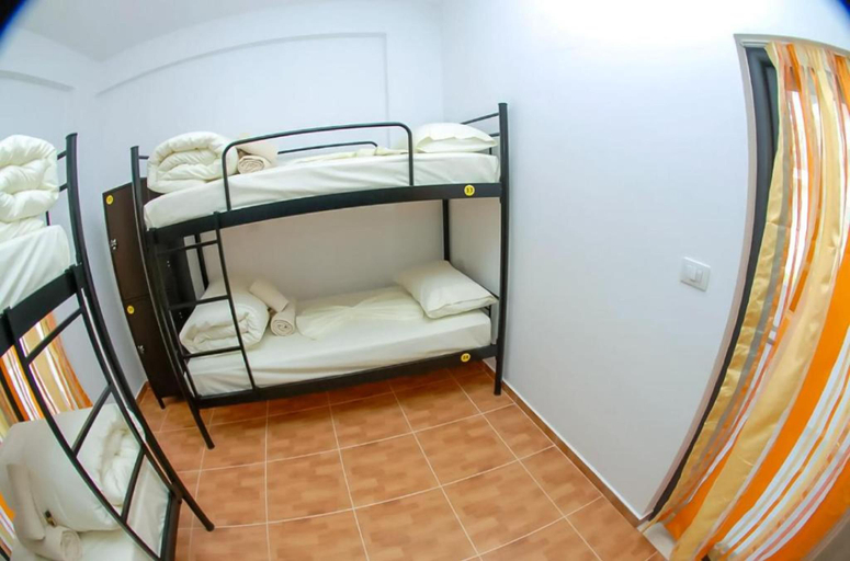 Bedroom 3, Lazy Roo Hostel Saranda, Sarandës