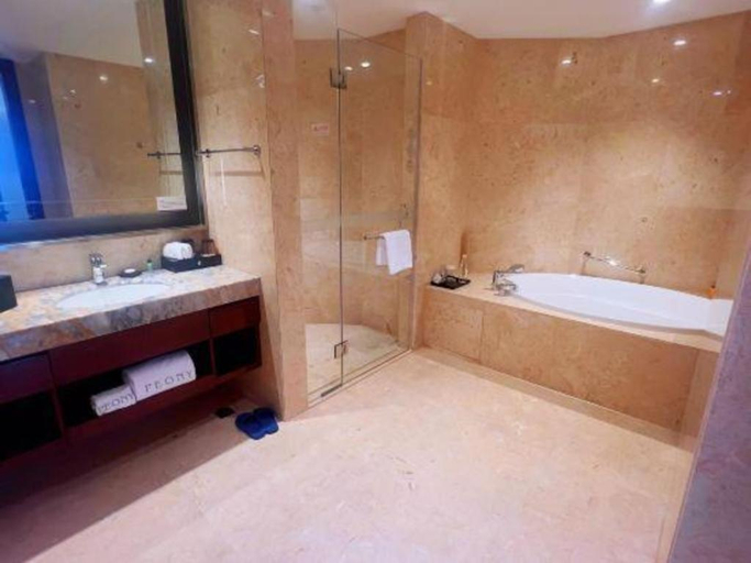 Bathroom 5, Peony Harbor City Hotel, Xiamen